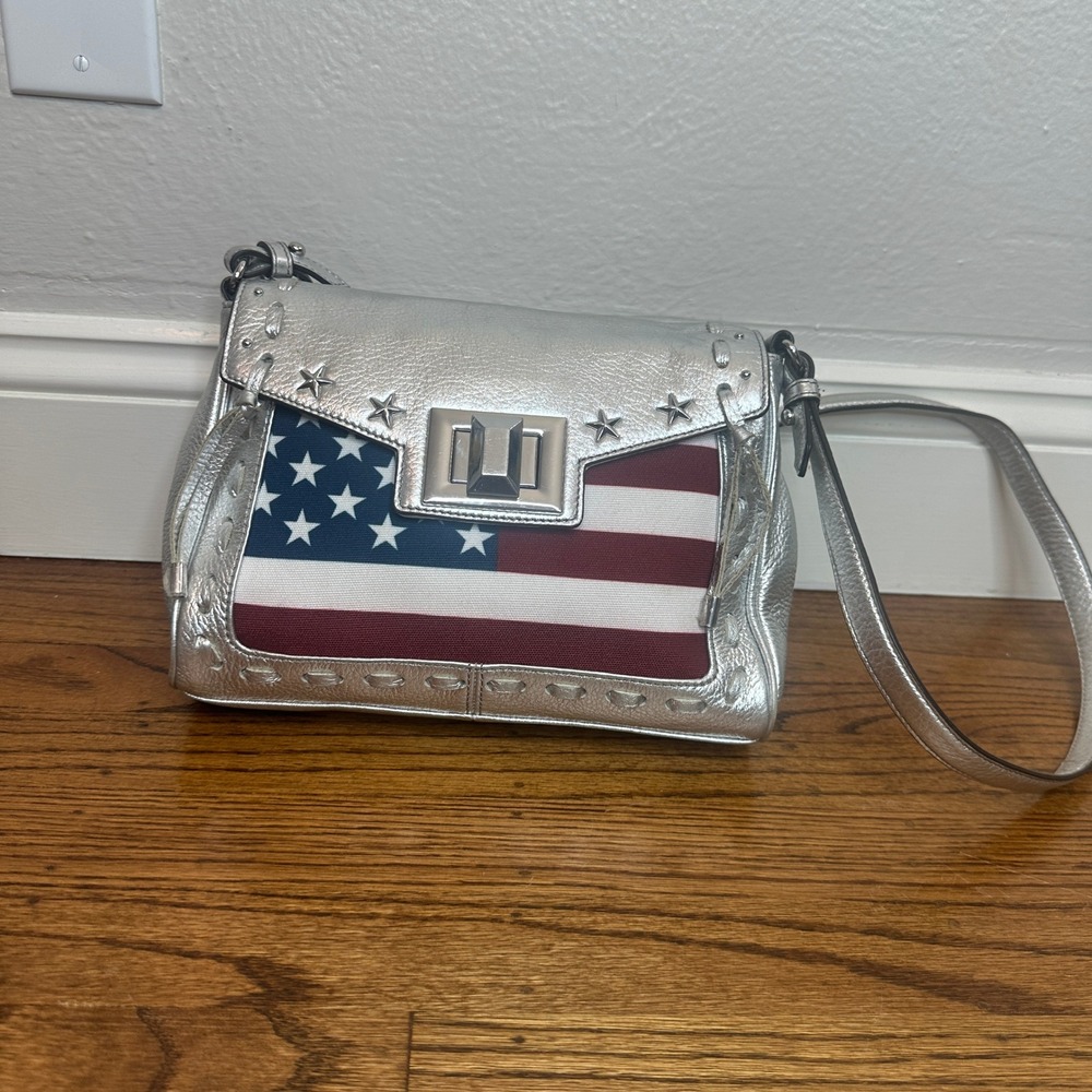 Aimee Kestenberg Washington Silver Leather Tote American Flag Crossbody Handbag - Picture 2 of 8